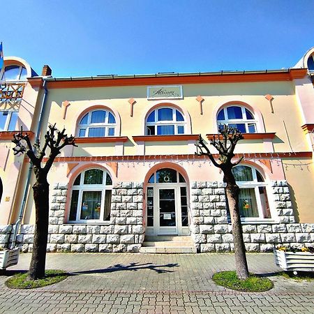 Atrium Hotel Harkany Bagian luar foto