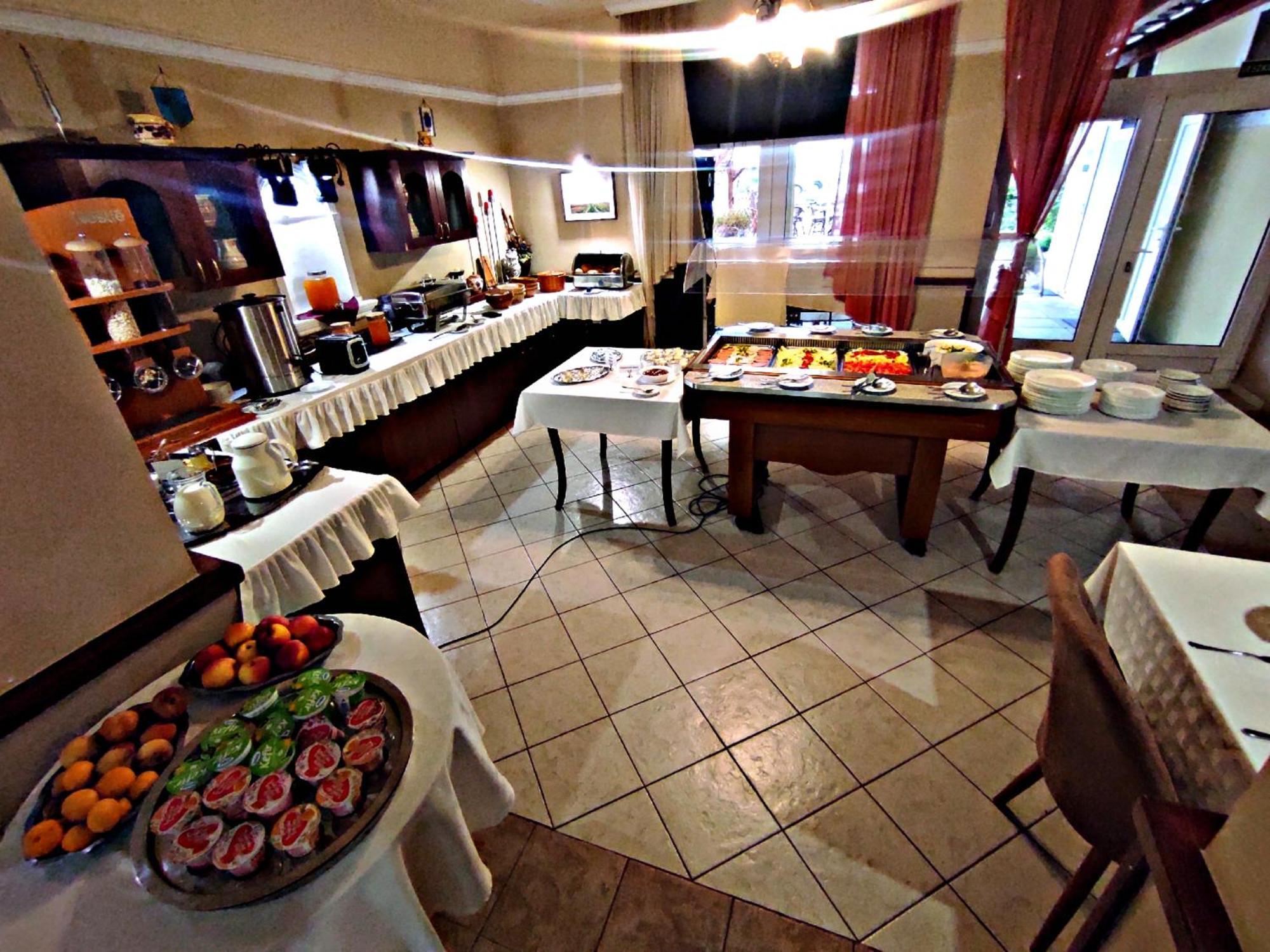 Atrium Hotel Harkany Bagian luar foto