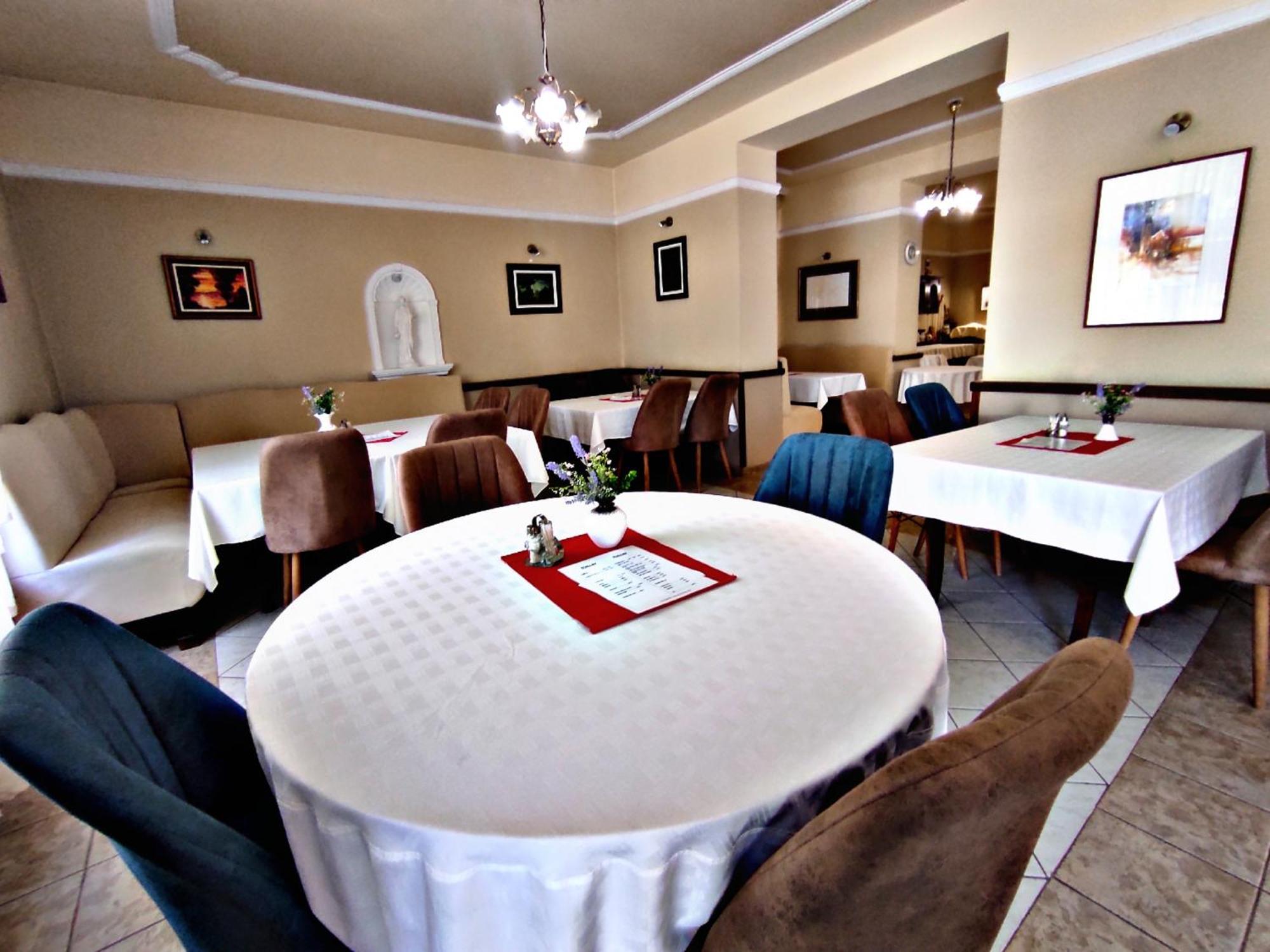 Atrium Hotel Harkany Bagian luar foto