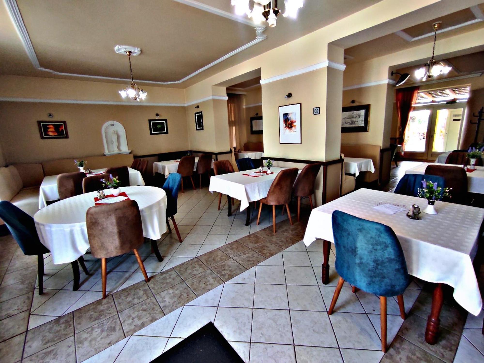 Atrium Hotel Harkany Bagian luar foto