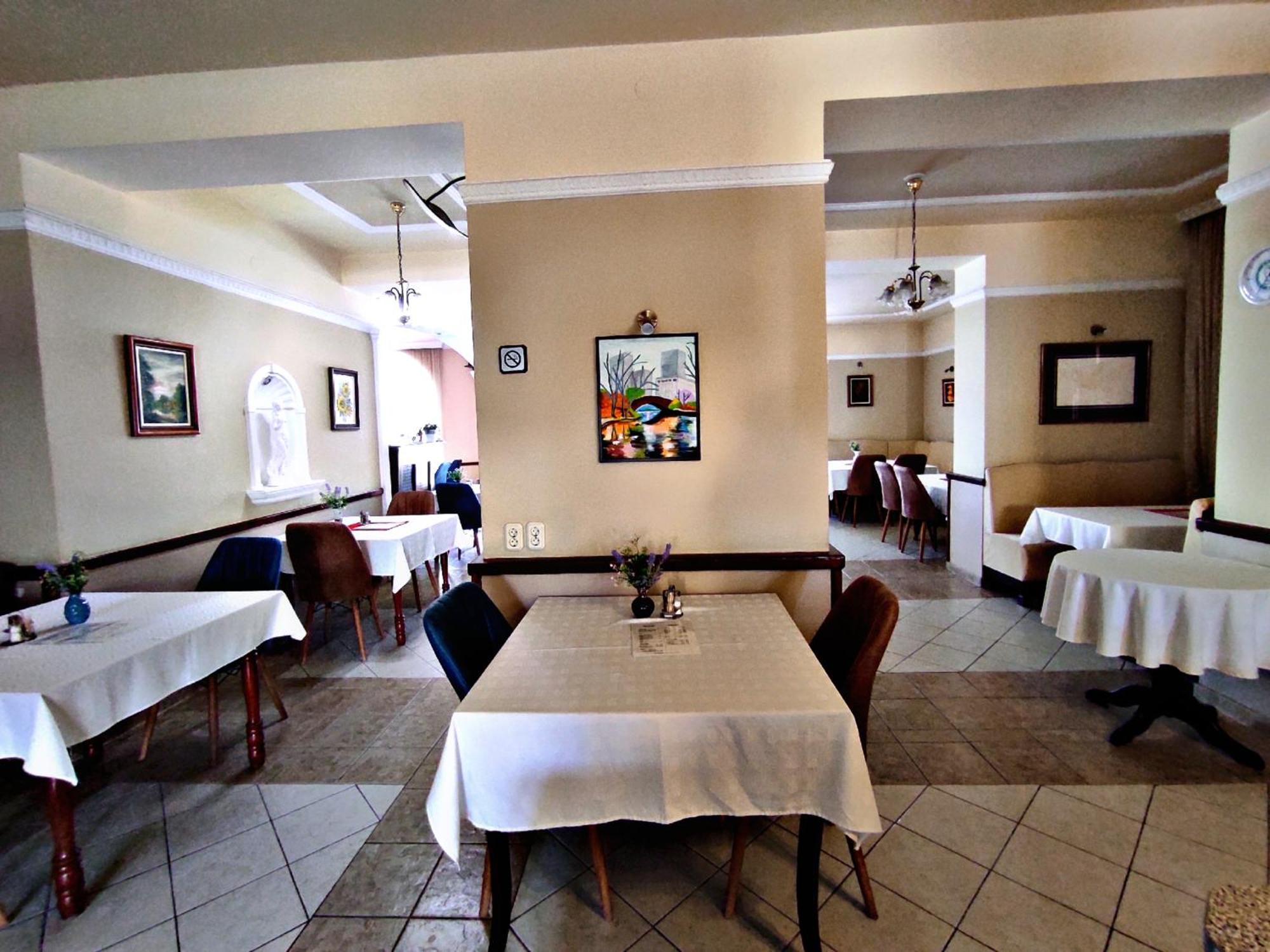 Atrium Hotel Harkany Bagian luar foto