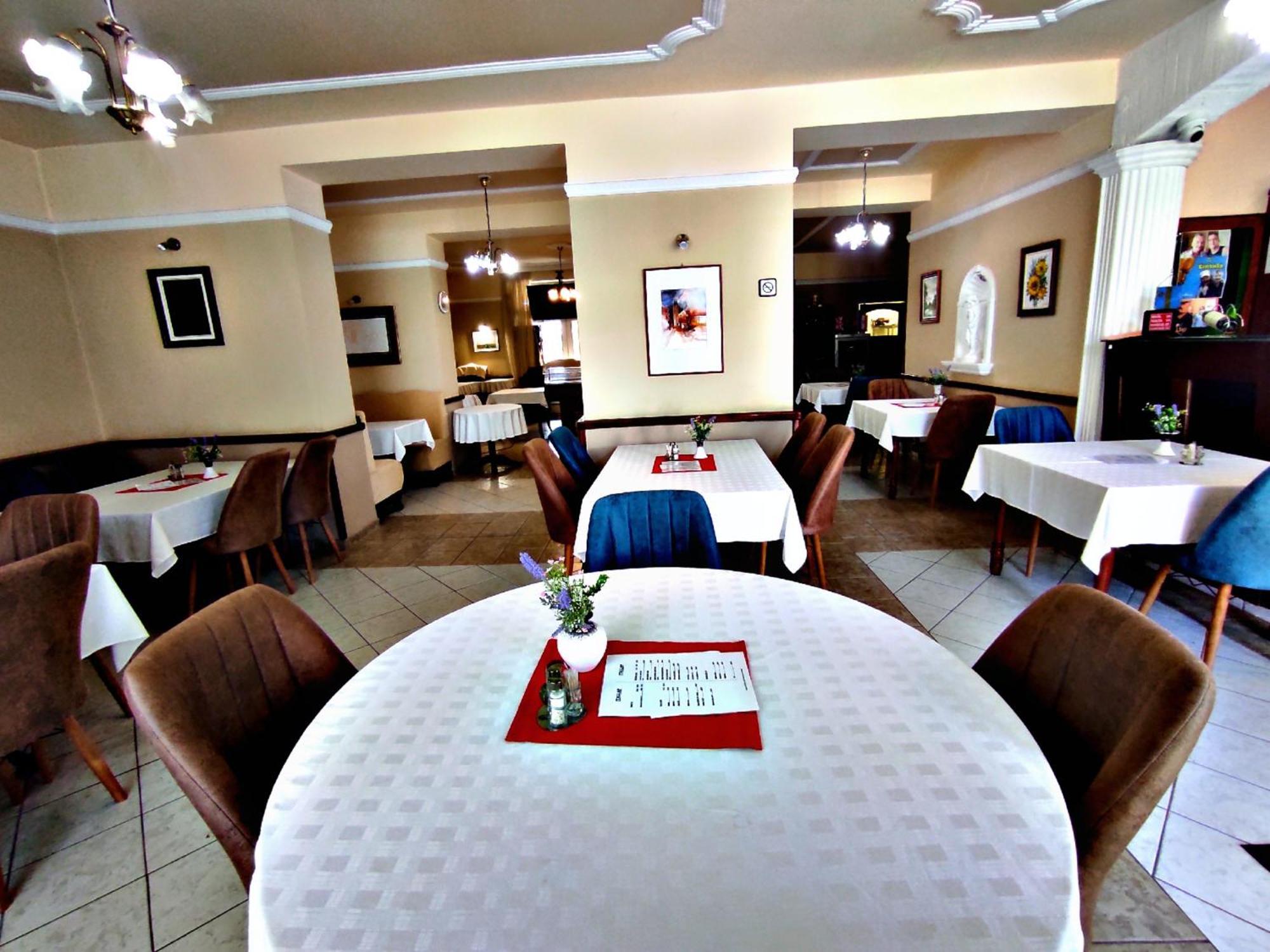 Atrium Hotel Harkany Bagian luar foto