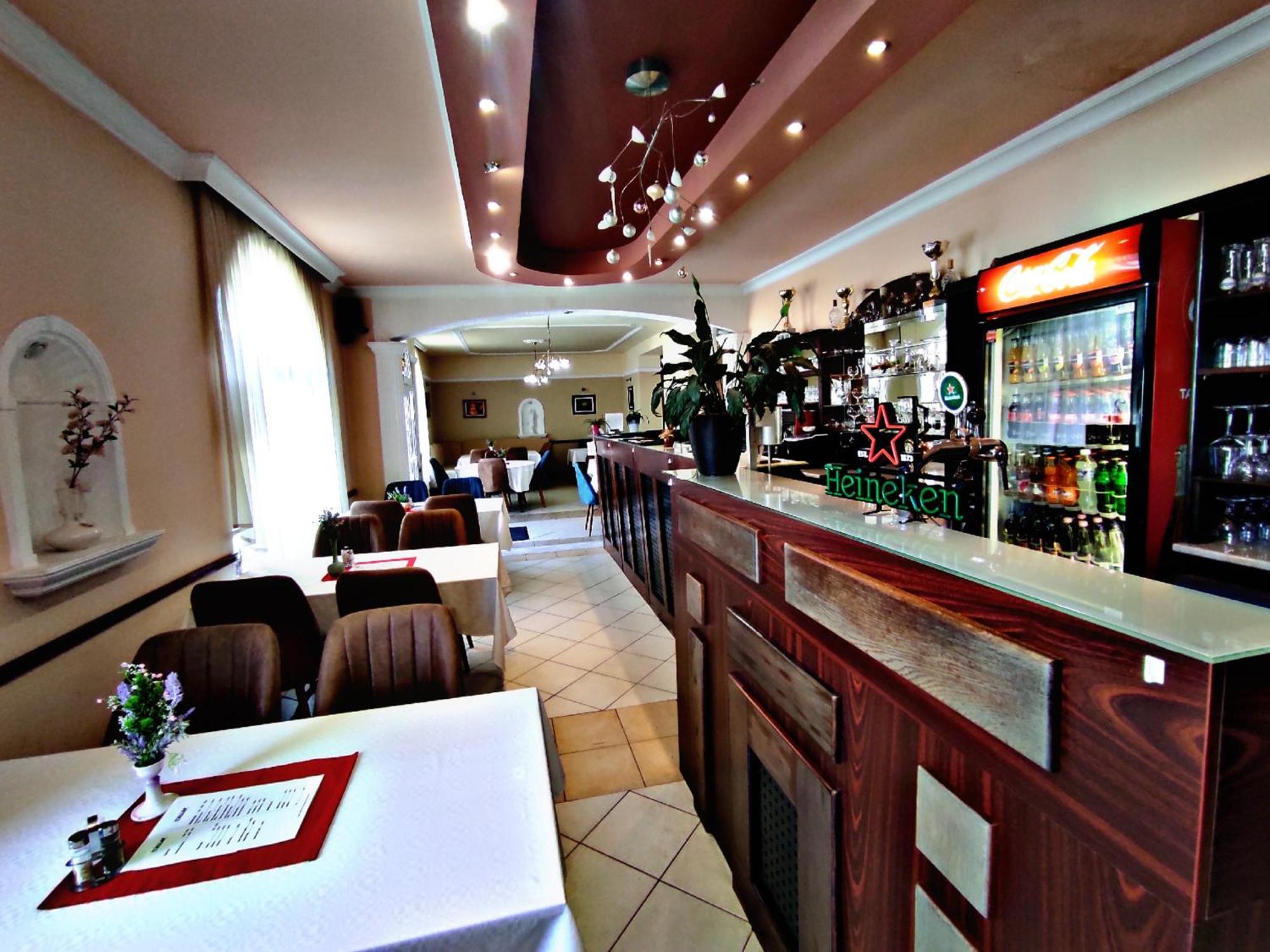 Atrium Hotel Harkany Bagian luar foto
