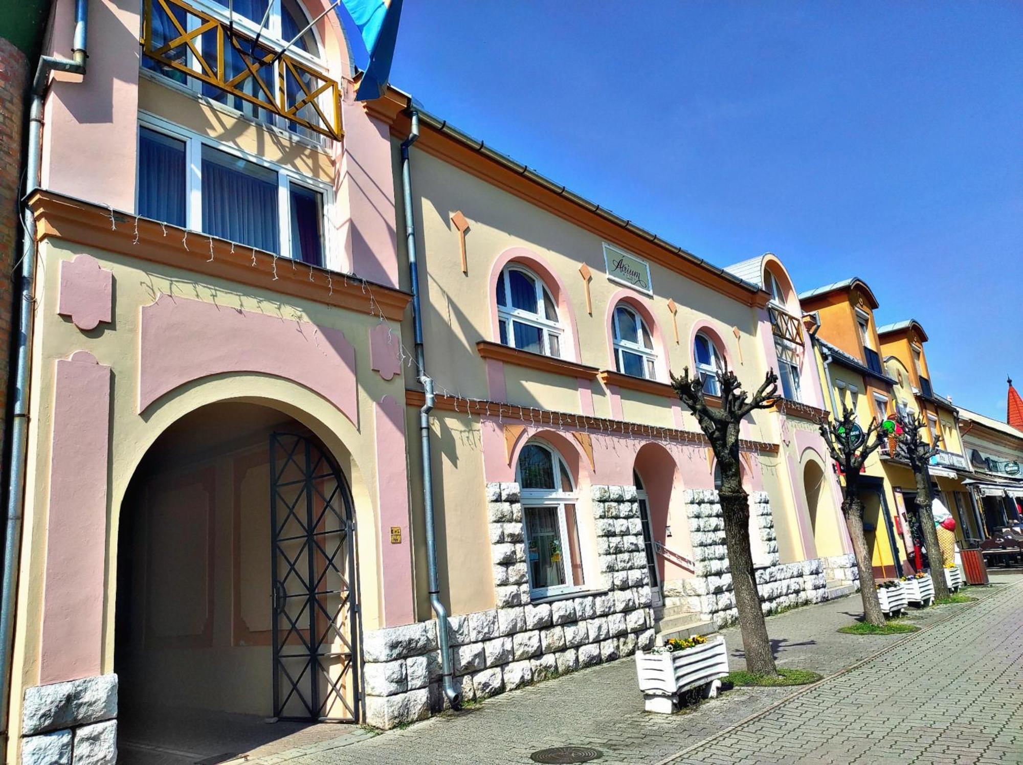 Atrium Hotel Harkany Bagian luar foto