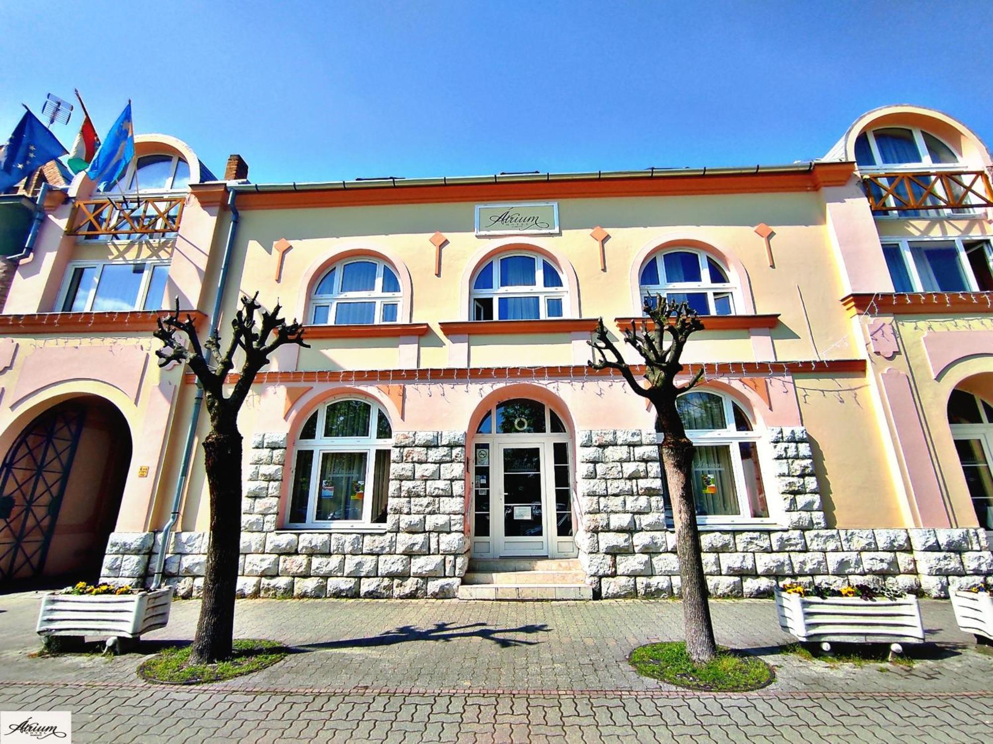 Atrium Hotel Harkany Bagian luar foto