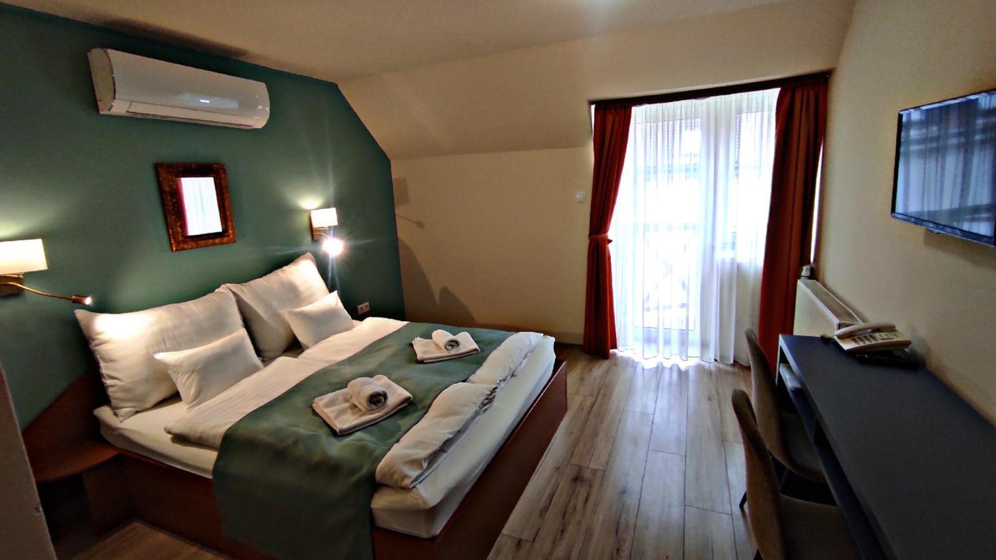Atrium Hotel Harkany Bagian luar foto