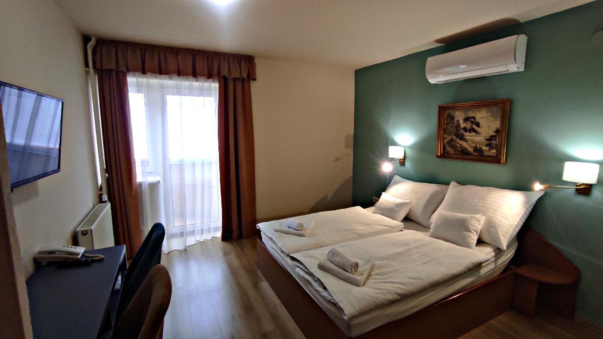 Atrium Hotel Harkany Bagian luar foto