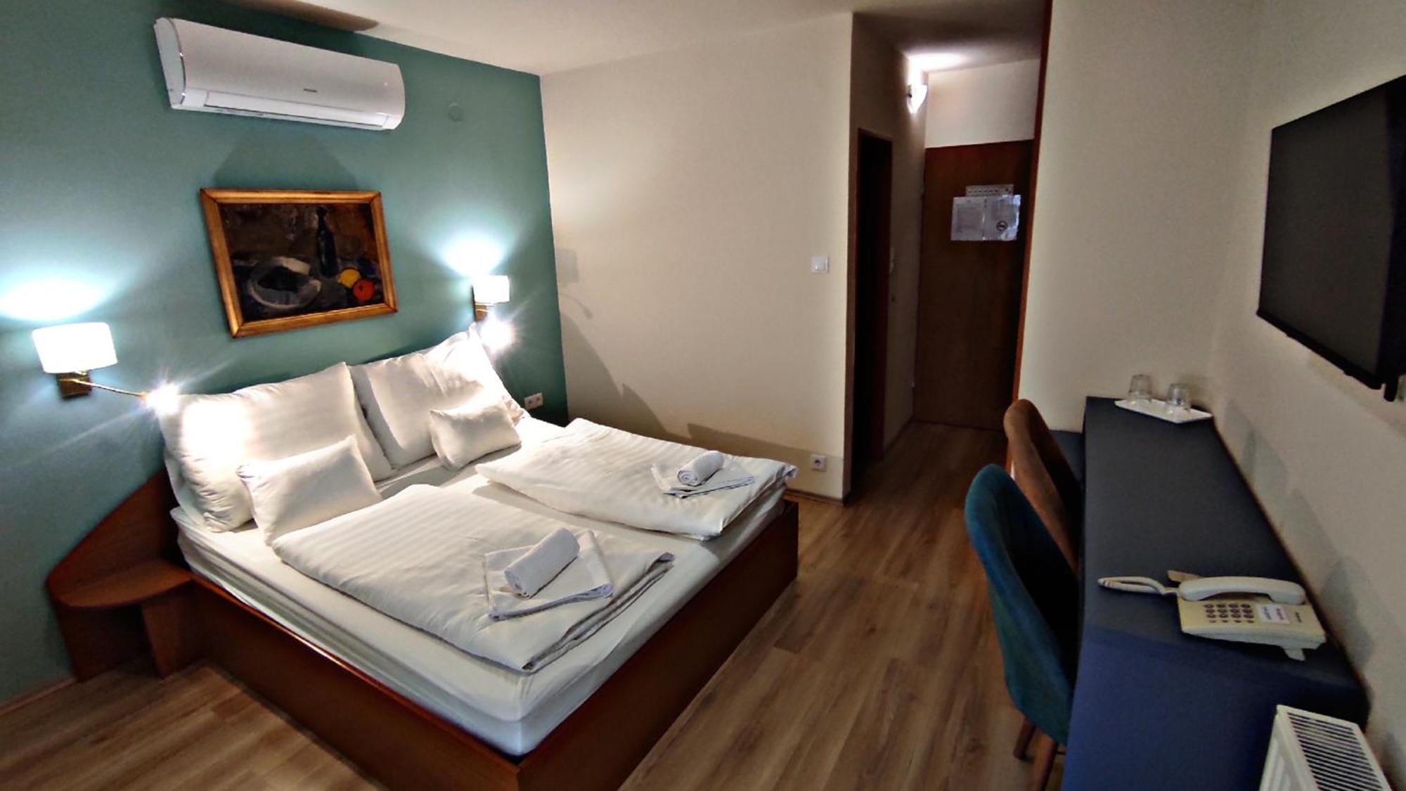 Atrium Hotel Harkany Bagian luar foto