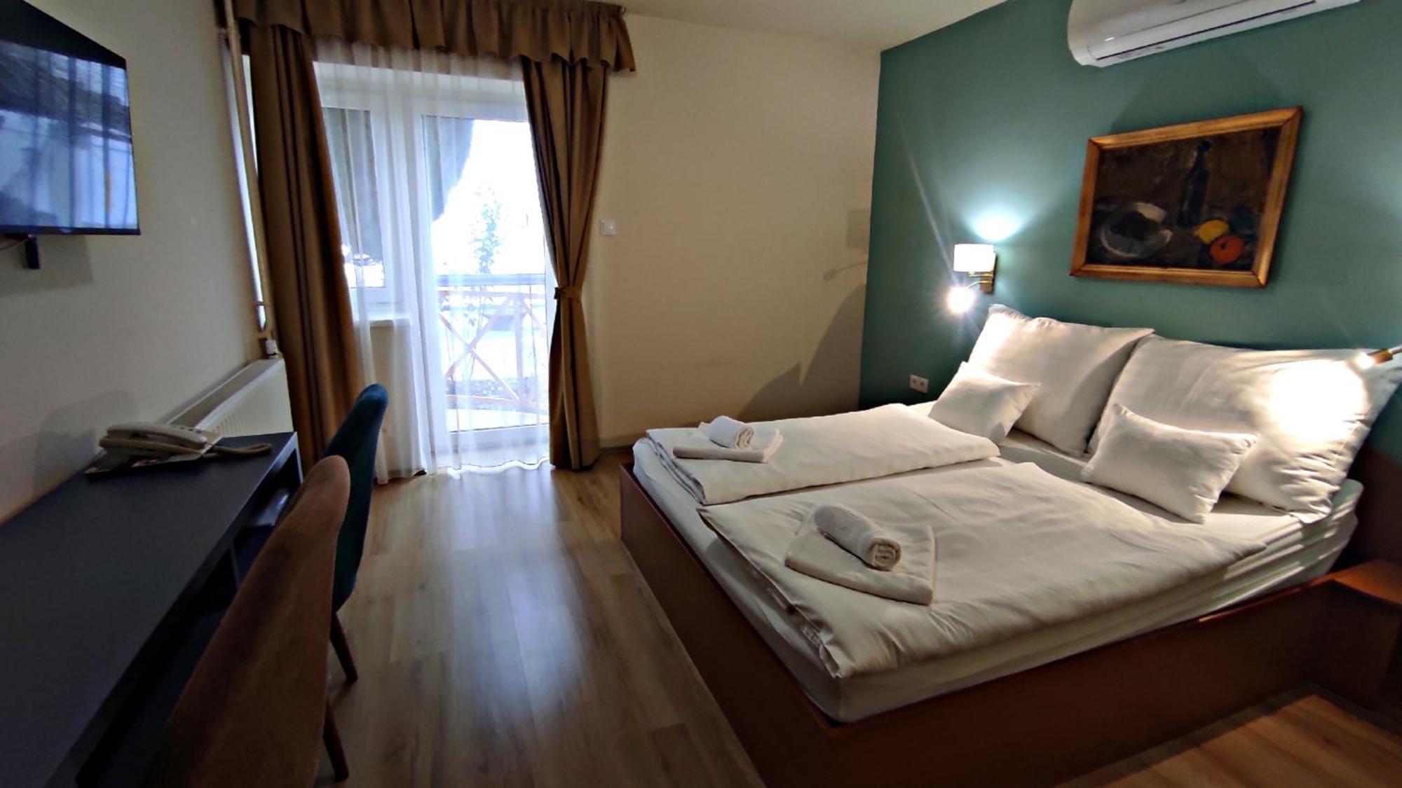 Atrium Hotel Harkany Bagian luar foto