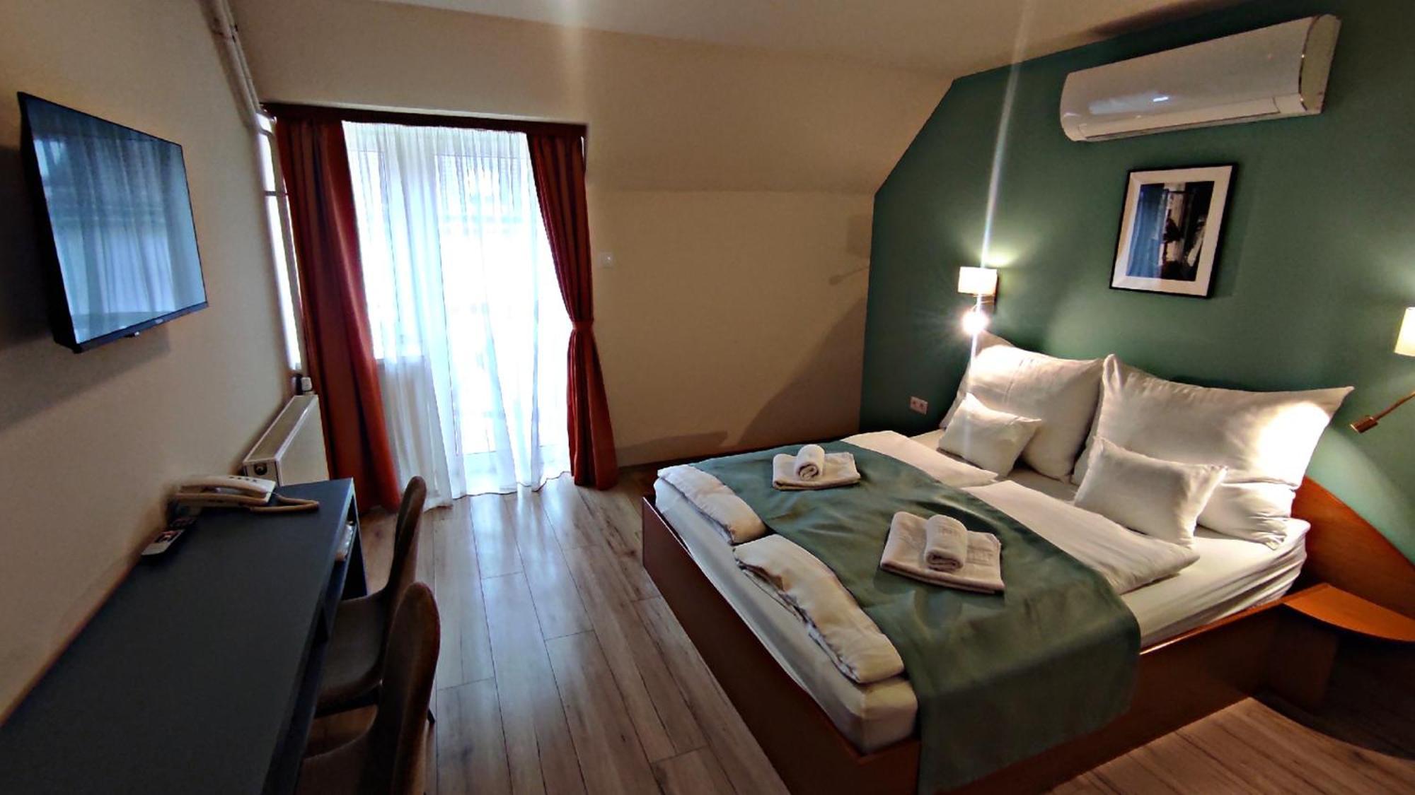 Atrium Hotel Harkany Bagian luar foto