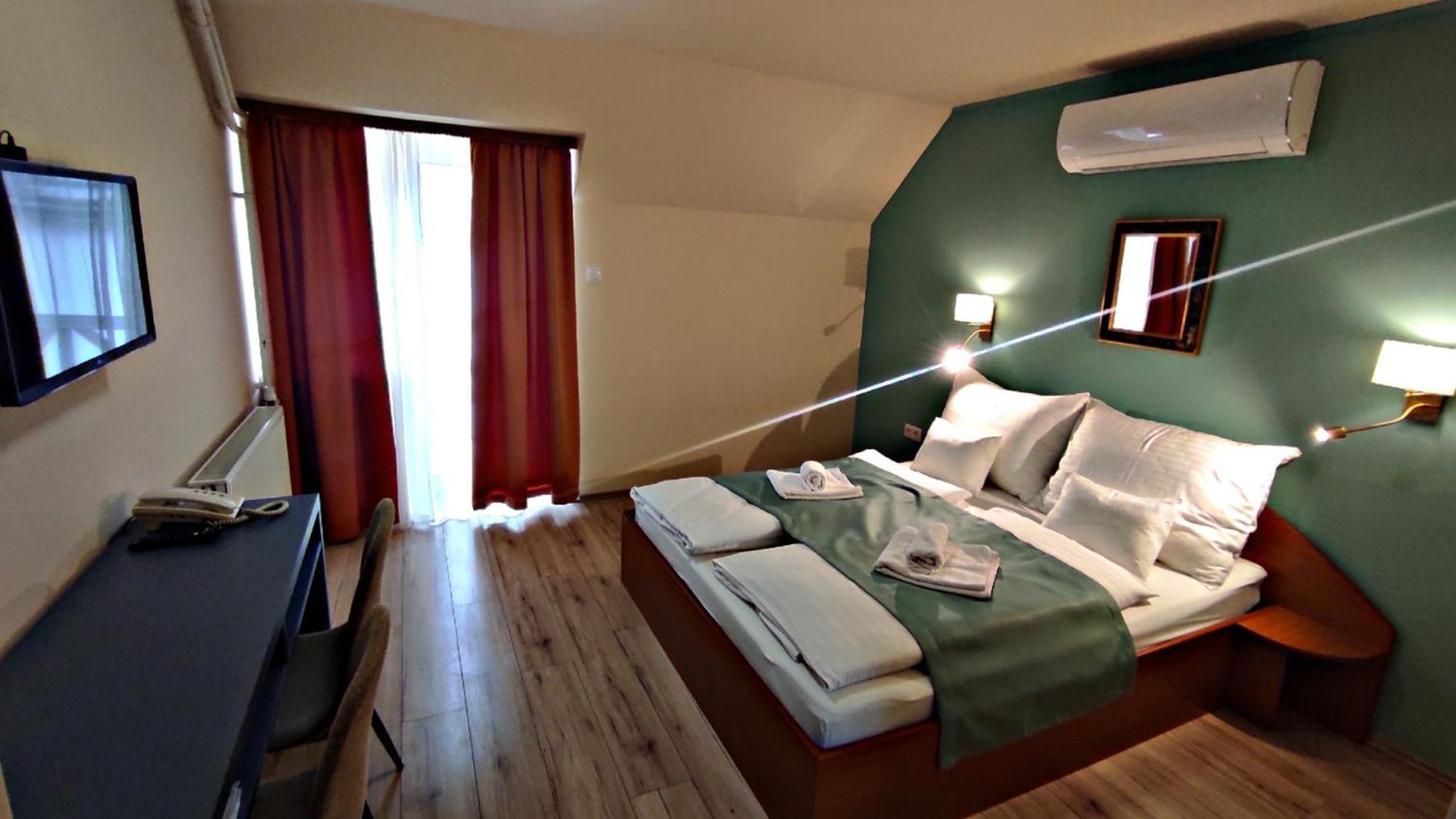 Atrium Hotel Harkany Bagian luar foto
