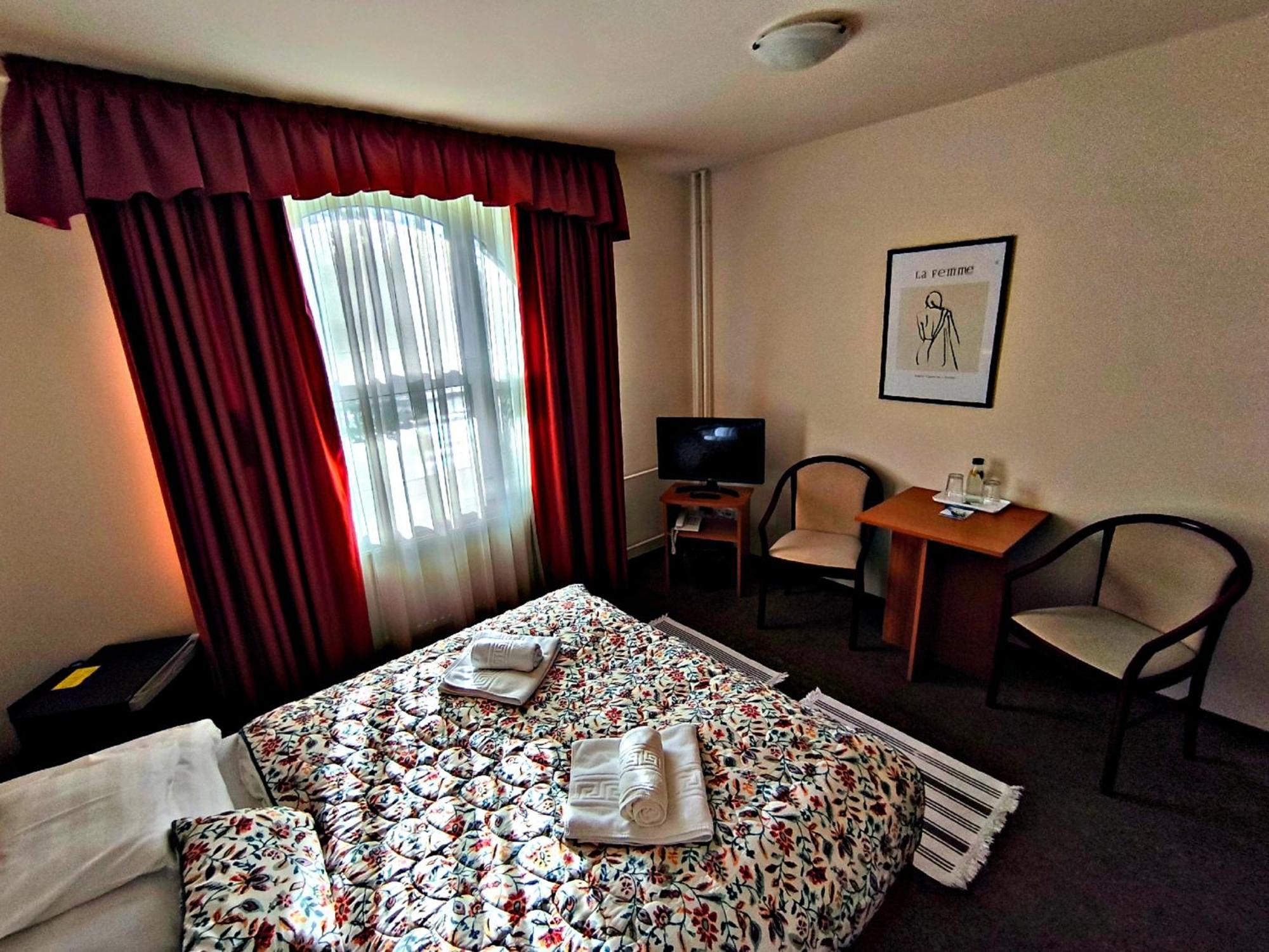 Atrium Hotel Harkany Bagian luar foto
