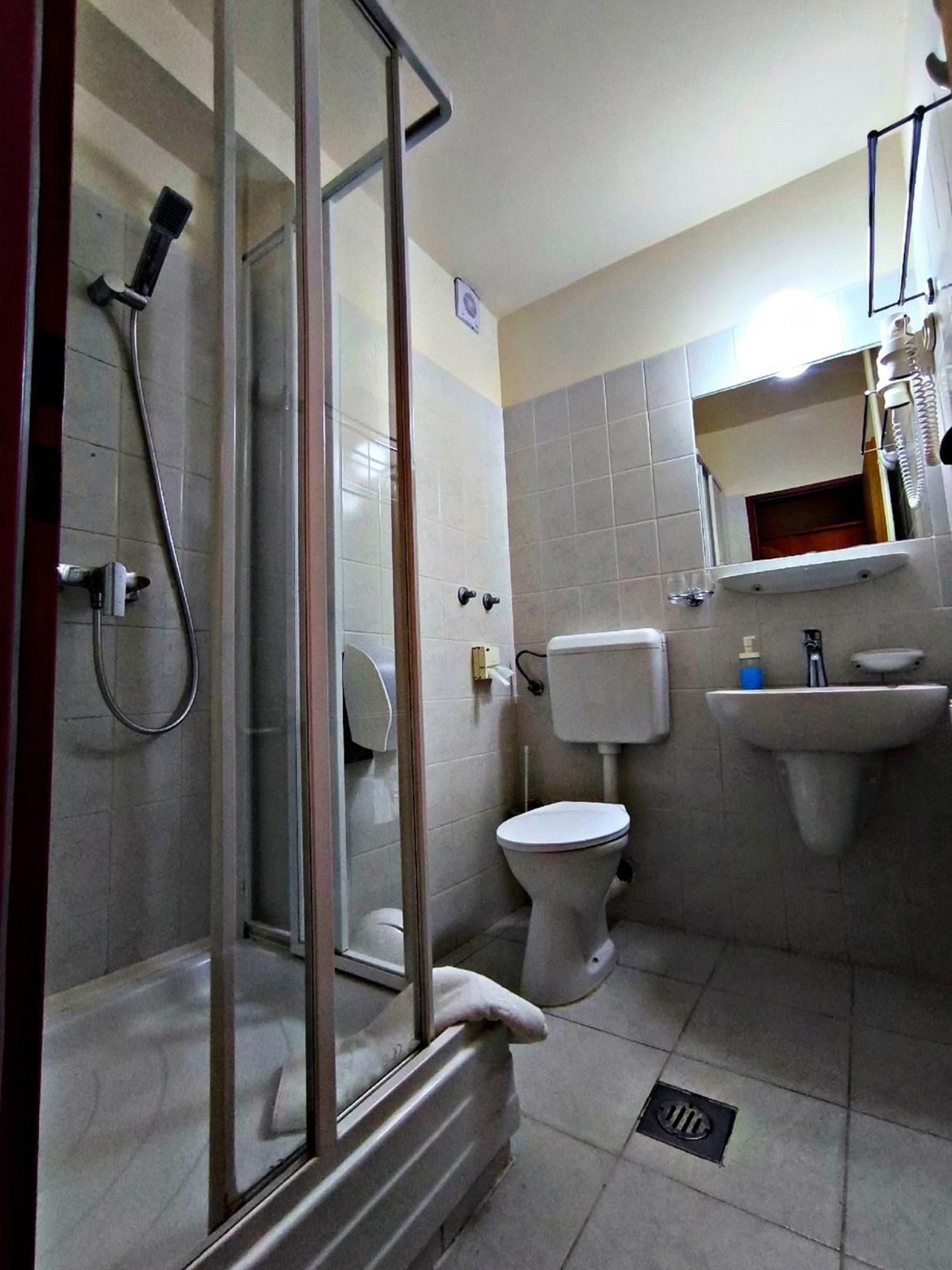 Atrium Hotel Harkany Bagian luar foto
