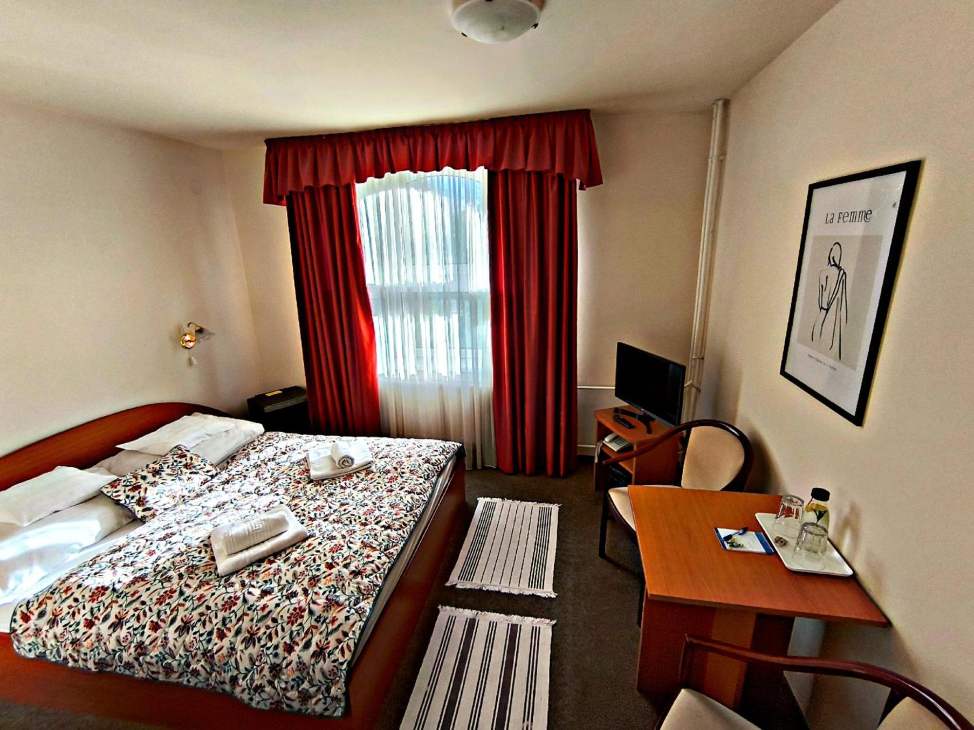 Atrium Hotel Harkany Bagian luar foto